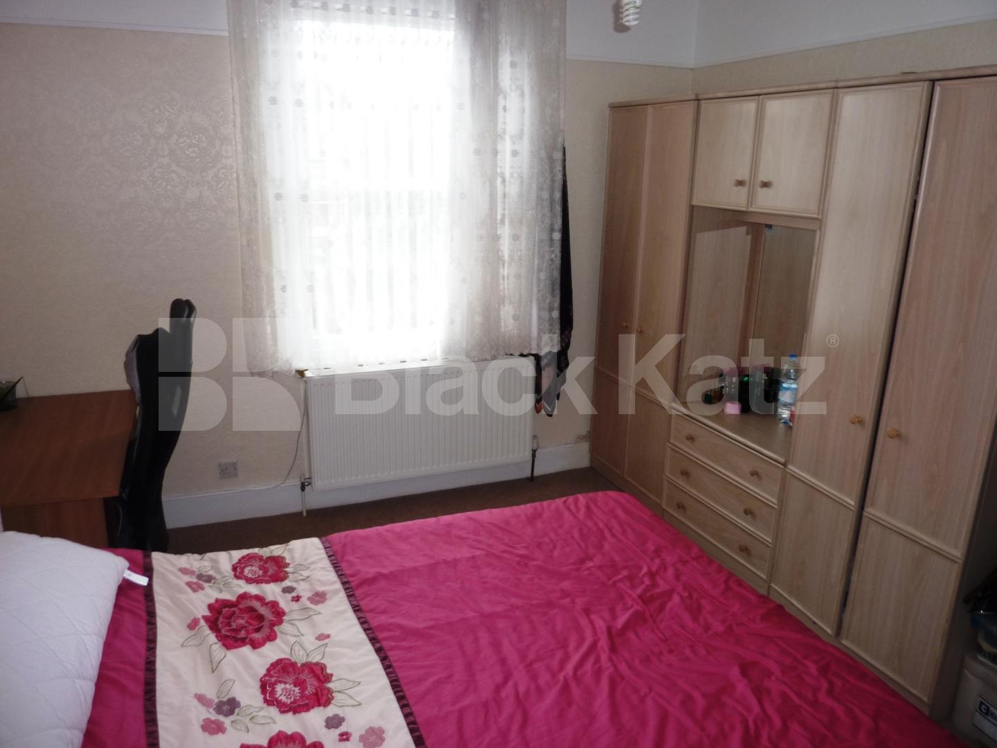 			NEW INSTRUCTION!, 3 Bedroom, 1 bath, 1 reception Flat			 Tabley Road, HOLLOWAY